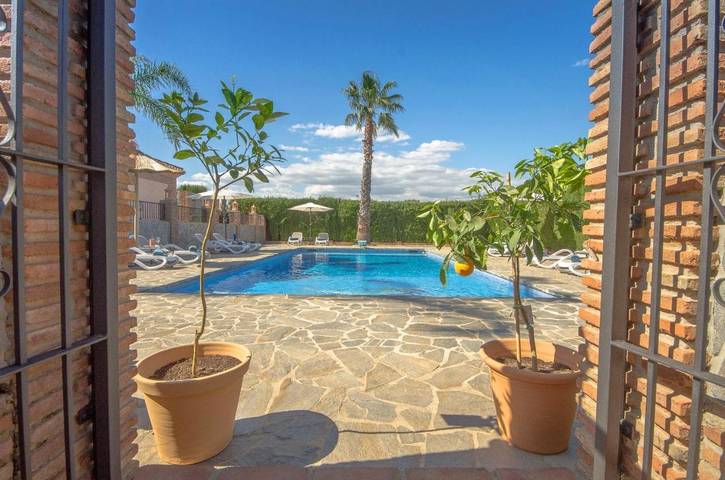 Chambre d’hôte pour 2 personnes, avec Terrasse et Jacuzzi ainsi que Jardin et Piscine à Alhaurín de la Torre