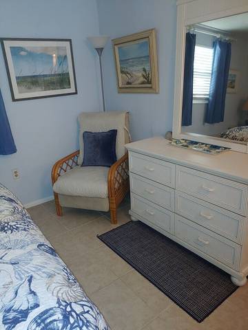 Log Cabin for 2 People in Holmes Beach, Tampa Bay, Photo 3