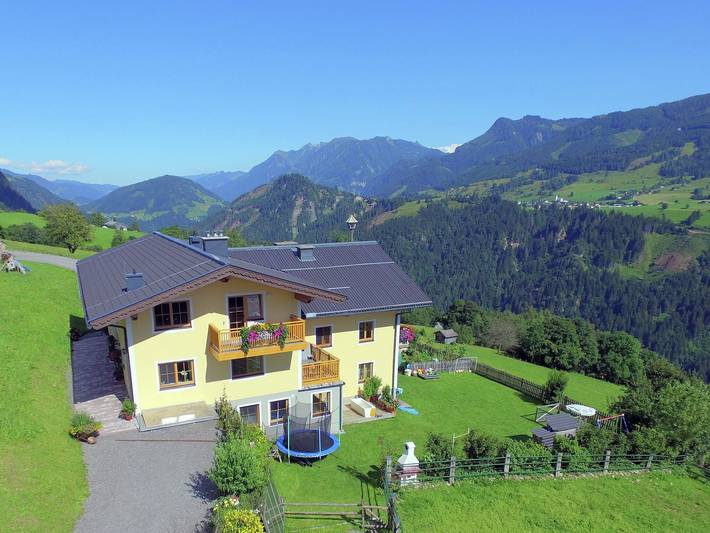 Ferienwohnung für 8 Personen, mit Balkon und Garten