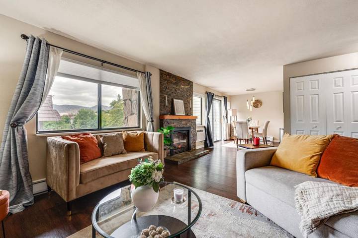 Appartement de vacances pour 3 personnes, avec sauna et terrasse ainsi que vue et piscine
