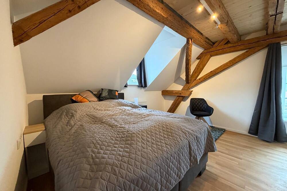 Ganze Wohnung, Schloss Espasingen Apartment 2 - Penthouse-Apartment im historischen Schloss in Espasingen, Stockach