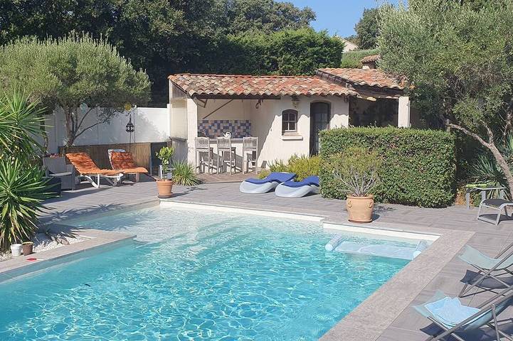 Gîte pour 4 personnes, avec jacuzzi ainsi que terrasse et jardin à Cournonsec