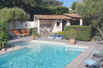 Gîte pour 4 personnes, avec jacuzzi ainsi que jardin et terrasse à Cournonsec
