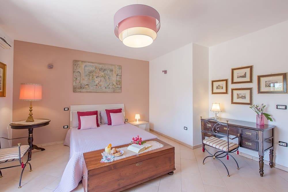 Entire apartment, Nice apartment for 7 people with A/C, Wifi, Tv and patio, close to Ostuni in Carovigno, Salento