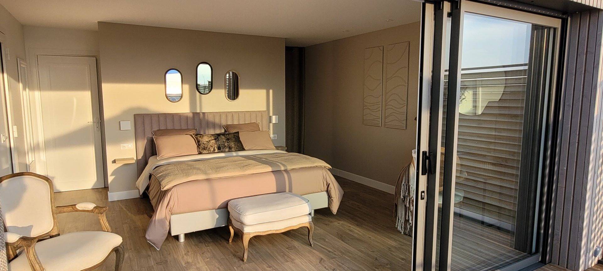Grande chambre d'hôtes avec terrasse privée et piscine - Chambre in Trouville-sur-Mer, Région de Lisieux