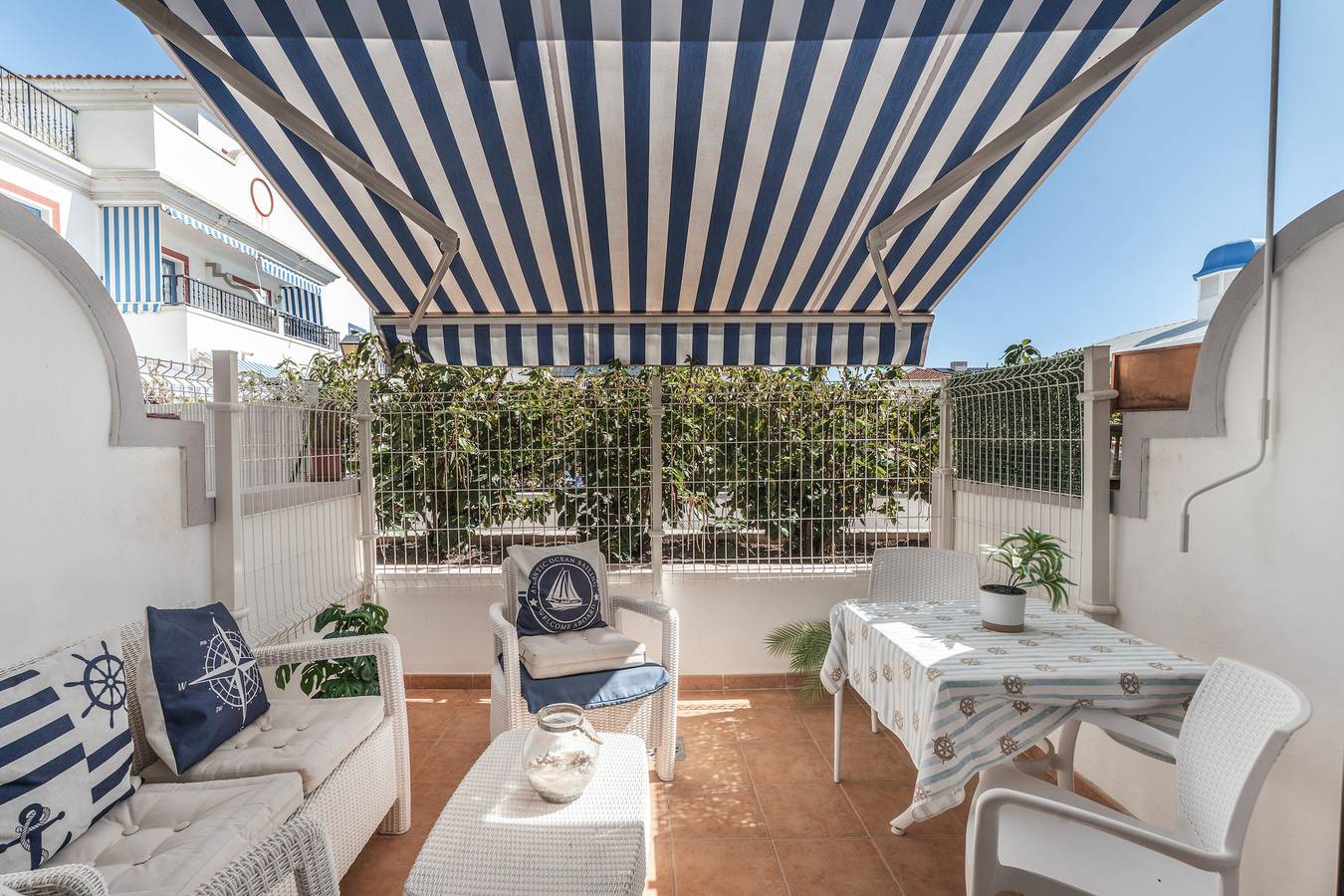 Entire apartment, Vacation Apartment 'Pequeño Refugio My Little Shelter' with Shared Pool, Private Terrace and Wi-Fi in Las Chafiras, San Miguel de Abona