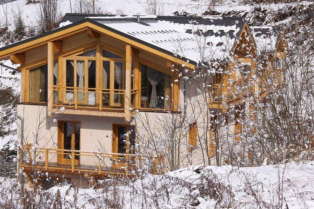 Apartamento entero, Cómodo apartamento para 12 pers con balcones, parking, cerca del pueblo y pistas in Parque Nacional de Vanoise