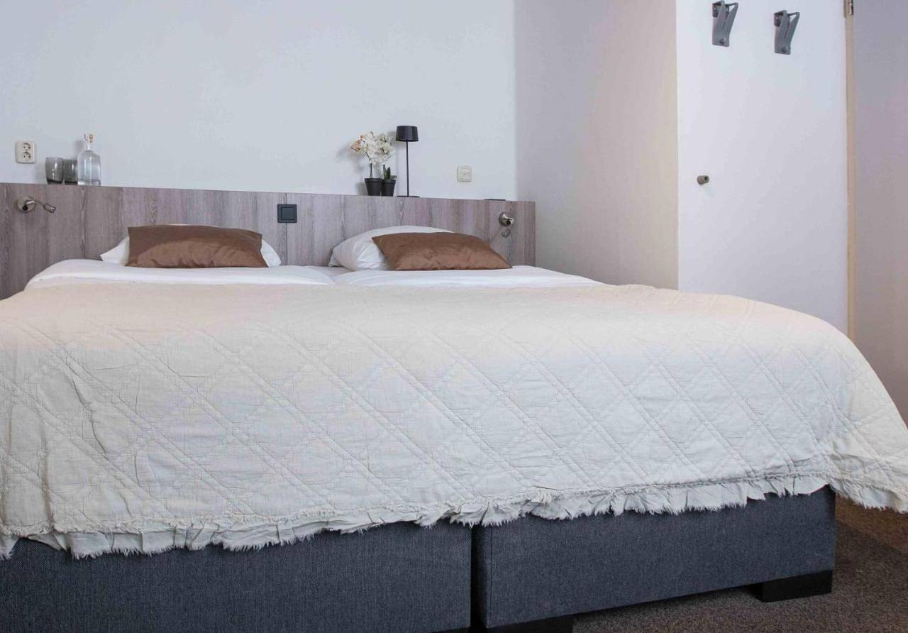 Hampshire Hotel Petit Nord in Hoorn, Markermeer