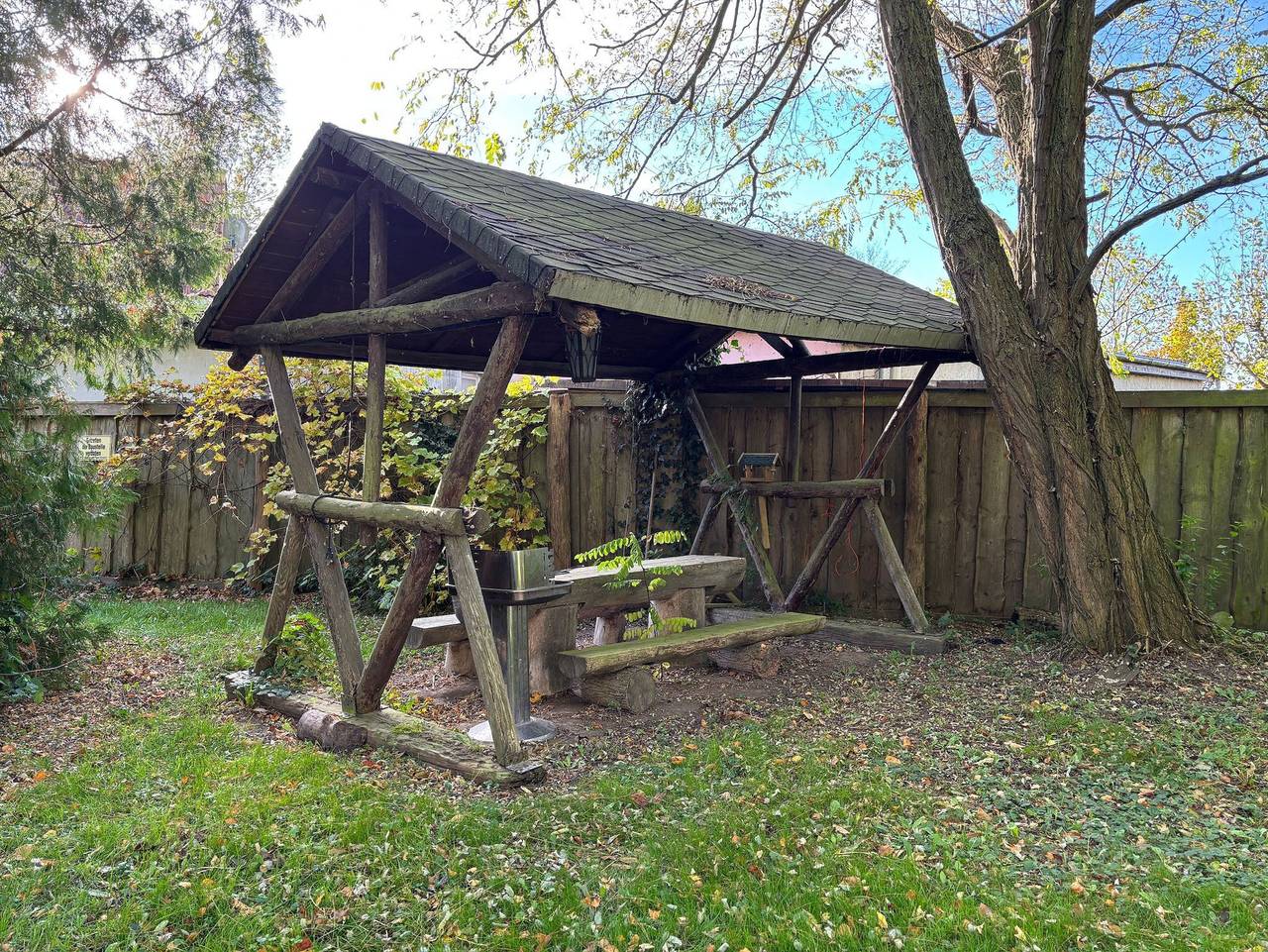 Ganze Ferienwohnung, Kleiner Holzbungalow Grundmann mit Naturgarten - Bungalow in Usedom Stadt, Usedom
