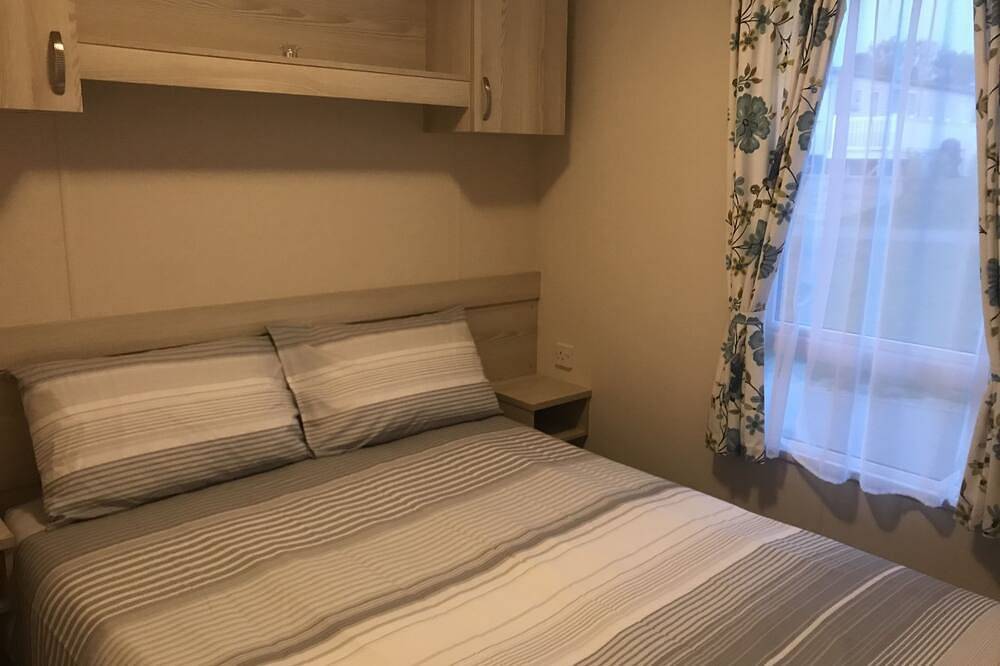 Luxury Holiday Home at 5 star Holiday Park near Sandbanks & Poole Harbour in Poole, Poole Harbour