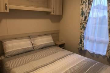 Static Caravan for 4 People in Poole, Poole Harbour, Photo 1