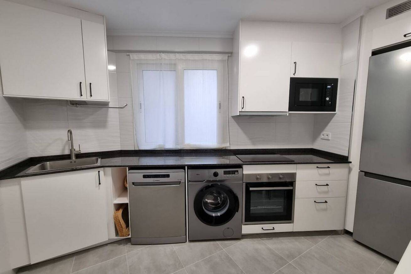 Apartamento entero, 143A - Moderno, céntrico, 3 habitaciones in Distrito Centro (Gijón), Gijón