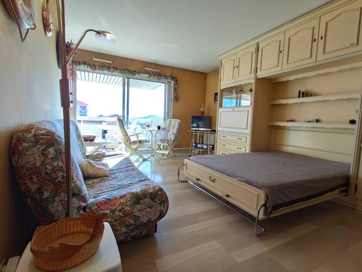 Appartement entier, Studio pour 4 avec Terrasse ensoleillée, Parking privatif, à 250m des plages à Antibes in Antibes, Côte méditerranéenne (France)