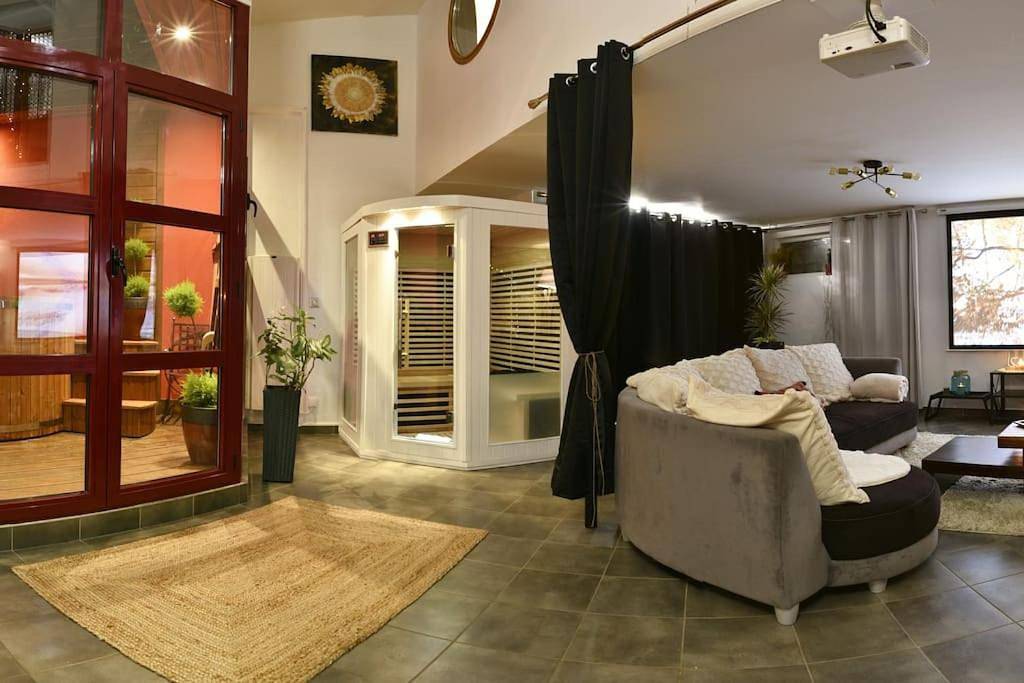 Appartement entier, One-Bedroom Apartment in Essey-lès-Nancy, Région de Nancy