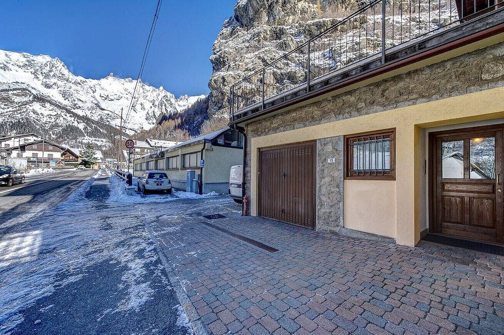 Appartamento intero, Chalet Pontal 8 Wifi & Parking in Larzey, Courmayeur