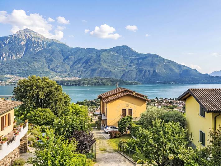 Gîte pour 5 personnes, avec Balcon et Terrasse ainsi que Jardin et Vue sur le lac à Vercana