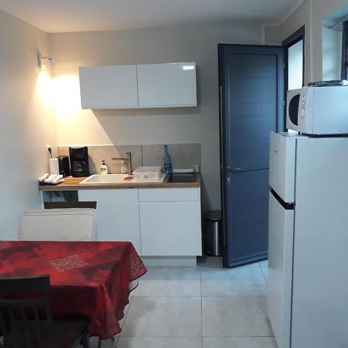 Gîte pour 4 personnes, avec piscine ainsi que vue et terrasse à Koungou - 2