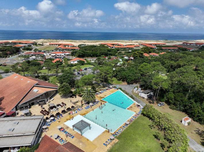 Hôtel pour 6 personnes, avec terrasse et piscine dans Plage des Bourdaines - 2