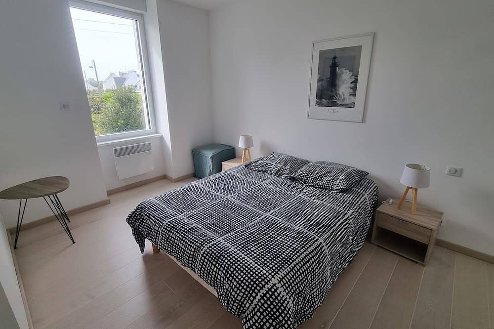 Breton house in the heart of the village, 50 m from the port and beach in Lesconil, Plobannalec-Lesconil