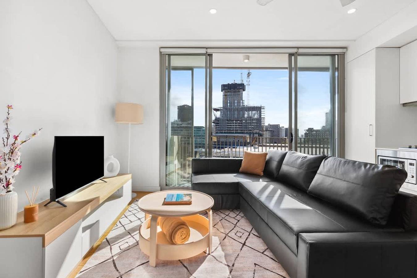 Ganze Wohnung, Central peaceful 1 bedroom with balcony   aircon in Haymarket (Sydney), Sydney