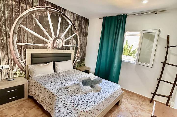 Villa pour 6 personnes, avec piscine ainsi que balcon et jardin, animaux acceptés à Cala Romantica - 2