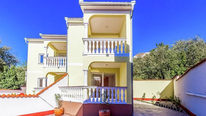 Ferienhaus für 6 Personen, mit Balkon/Terrasse und Pool sowie Terrasse in Dramalj