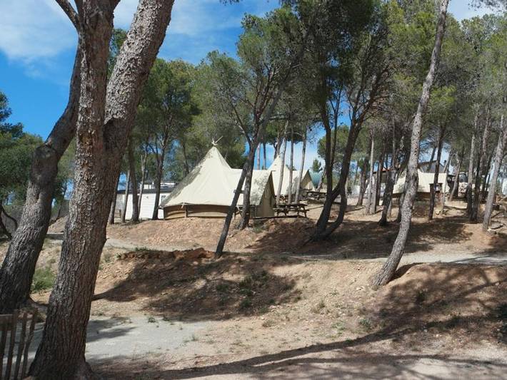 Tente pour 4 personnes, avec bassin pour enfant dans les Pyrénées-Orientales - 3