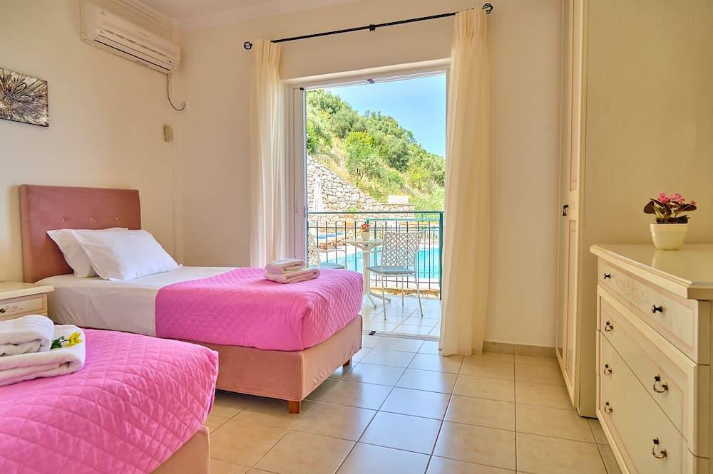 Villa Spiros with private heated pool Imerolia Kassiopi in Kassiopi, Corfu