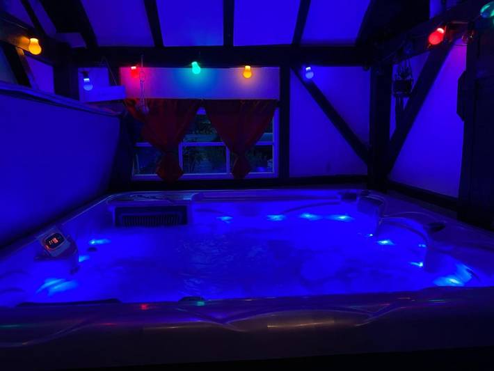 Location de vacances pour 6 personnes, avec jardin ainsi que piscine et jacuzzi, adapté aux familles à Saint-Aubin-de-Lanquais