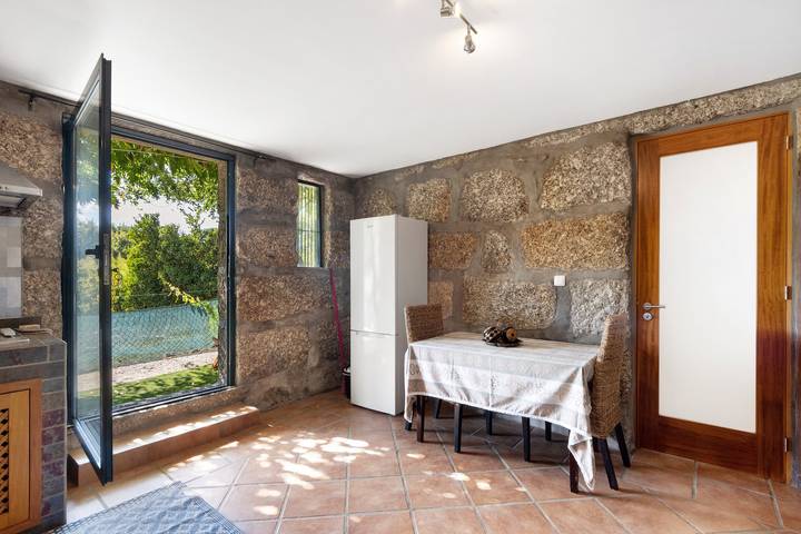 Casa de Vacaciones 'Casa De Andrães Pomar' con Piscina Compartida, Terraza Privada y Wi-Fi in Santo Isidoro e Livração, Distrito de Porto