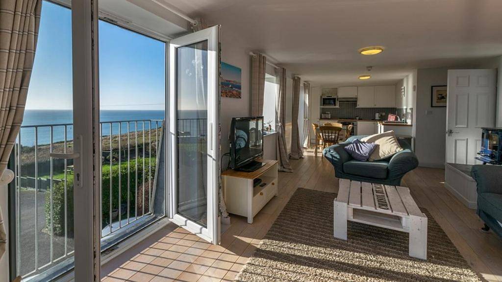 Apartment - Ground Floor in Burton Bradstock, Dorset