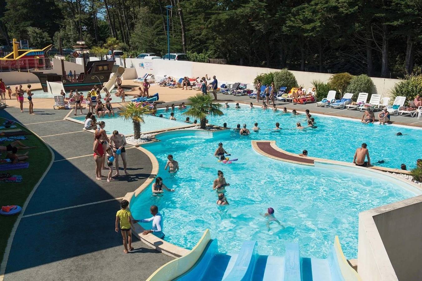 Zecamping 5 étoiles 1km plage espace aquatique locatif Tv Bbq 23m2 in Brem-sur-Mer, Valle del Loira