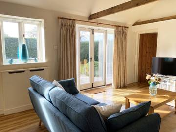 Log Cabin for 4 People in Suffolk, East of England, Photo 3
