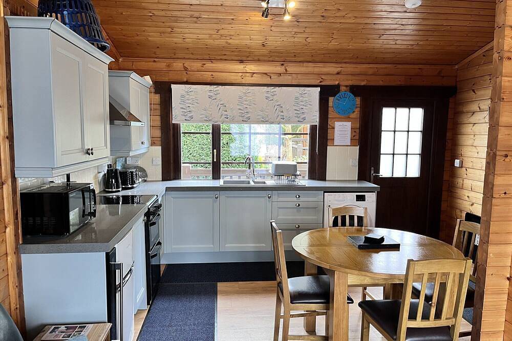 Willow Lodge, Holiday Log Cabin, Cedar Springs, Heacham. Close to the beach. in Heacham, Norfolk Coast
