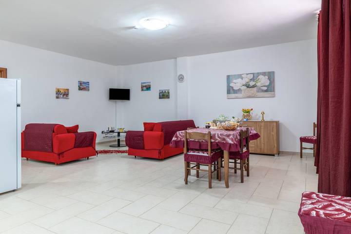 Holiday Home 'La Perla' with Shared Pool, Wi-Fi and Air Conditioning in Latiano, Salento