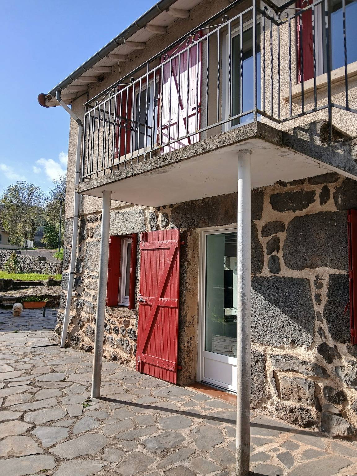 Casa de vacaciones 'Maison De Campagne' con terraza privada, jardín privado y Wi-Fi in Séneujols, Alto Loira
