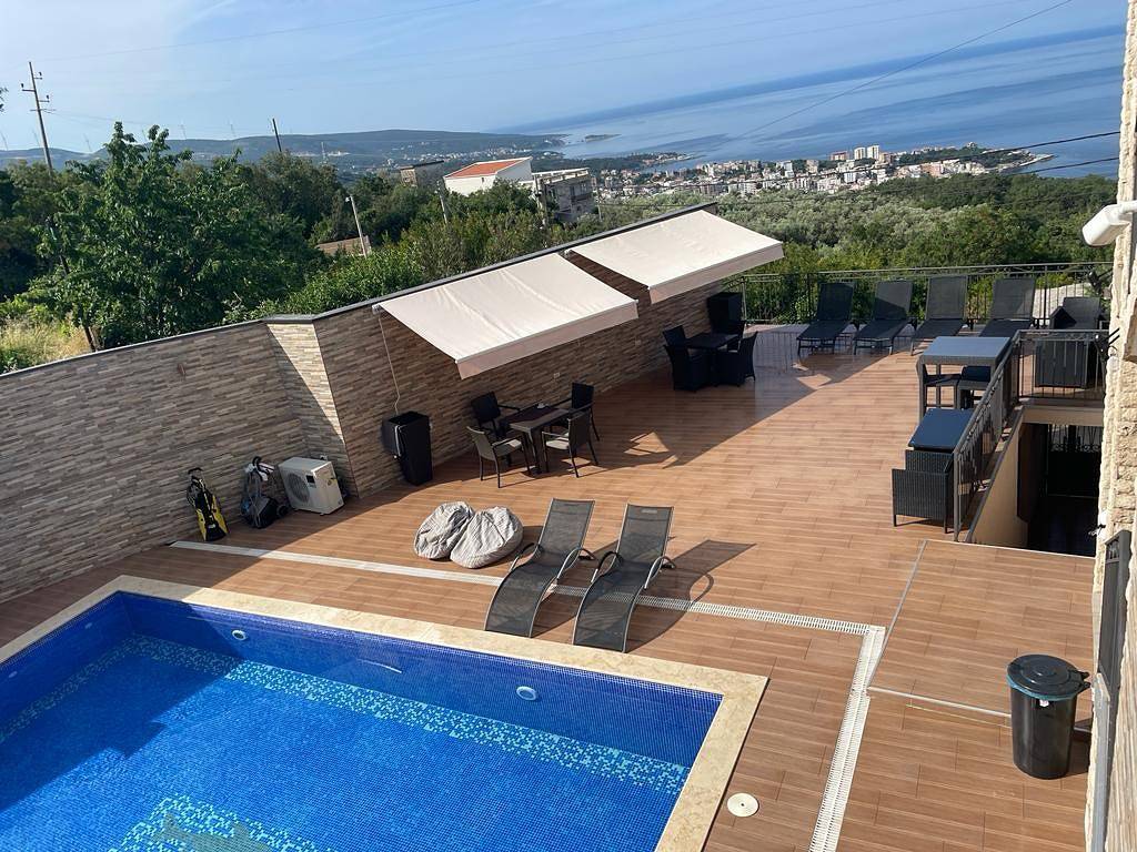 Apartamento entero, Apartamento de vacaciones para 2 personas con balcón/terraza in Montenegro Coast