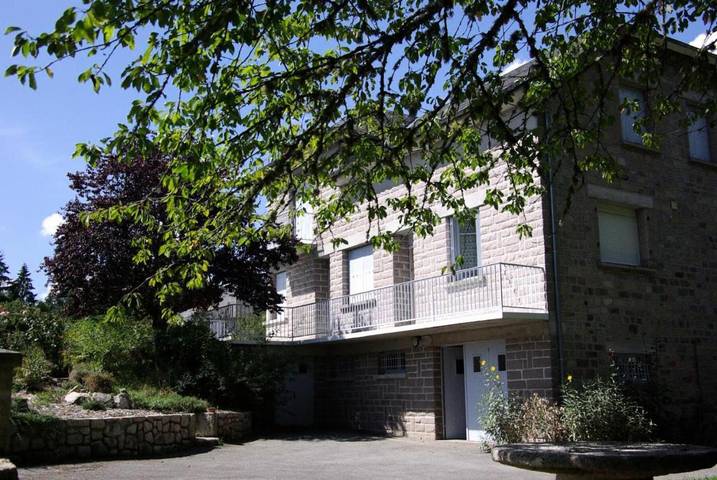 Gîte pour 14 personnes dans Soudeilles