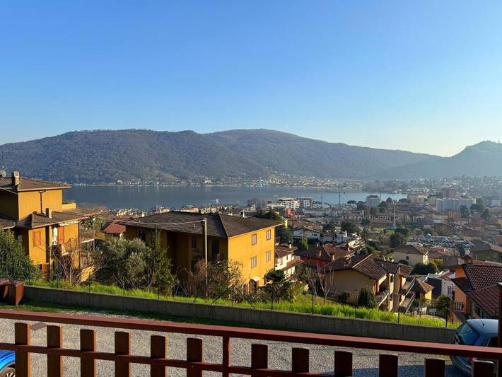 Casa vacanza per 3 persone, con Balcone e Terrazza nonché Giardino e Vista lago a Sarnico