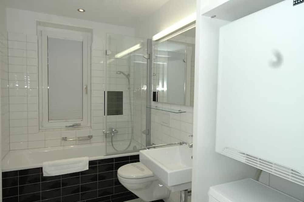 Entire apartment, Stylish 2Br near lake - Flower 3 in Zurich, Zurich district