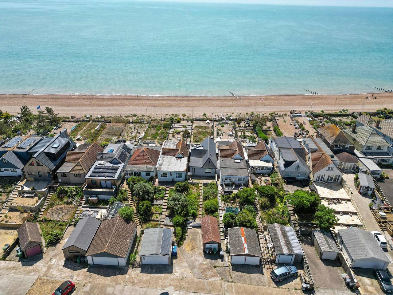 Stunning Beachfront Bungalow  Ocean Views & Bbq in Pevensey, East Sussex