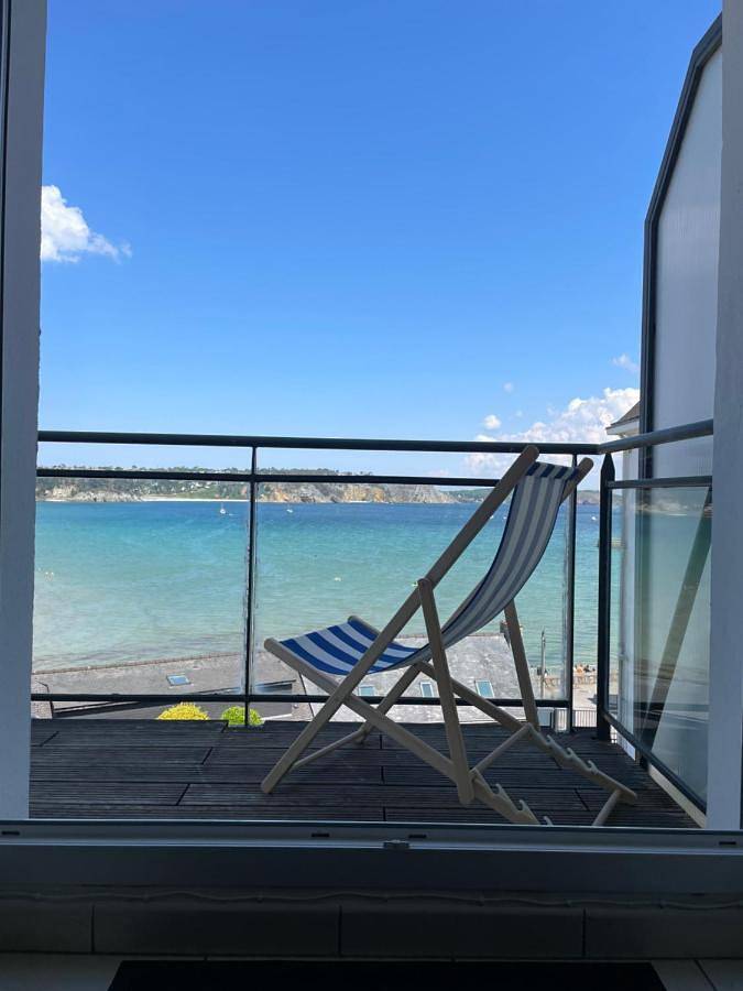 Gîte pour 2 personnes, avec piscine ainsi que vue et balcon dans Plage de Morgat - 3