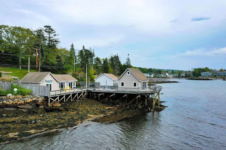 Vacation house for 4 people, with terrace and yard in Maine