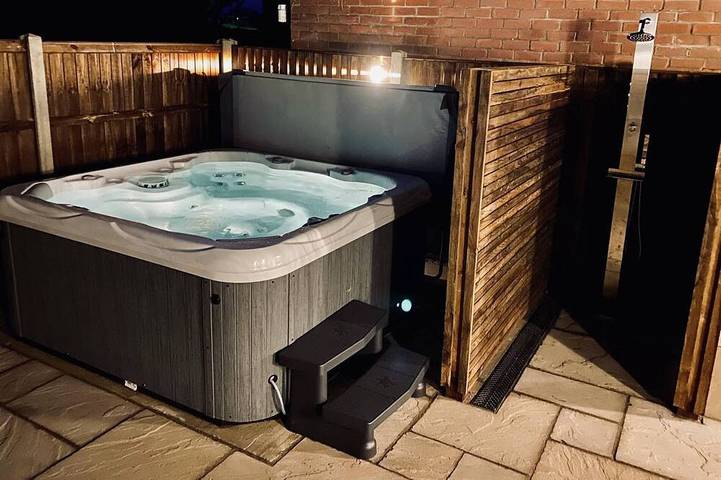 Holiday rental for 15 people, with hot tub and garden in Cromer