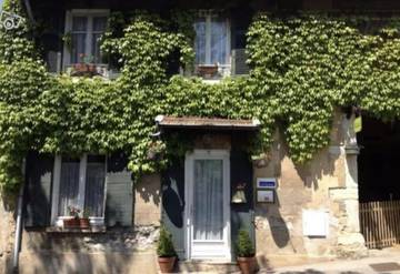 Gîte pour 3 personnes, avec terrasse à Charbonnières-les-Bains