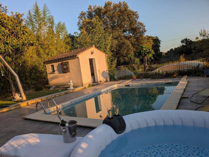 Location de vacances pour 8 personnes, avec terrasse et vue ainsi que sauna et piscine, animaux acceptés à Cabrières (Gard) - 2