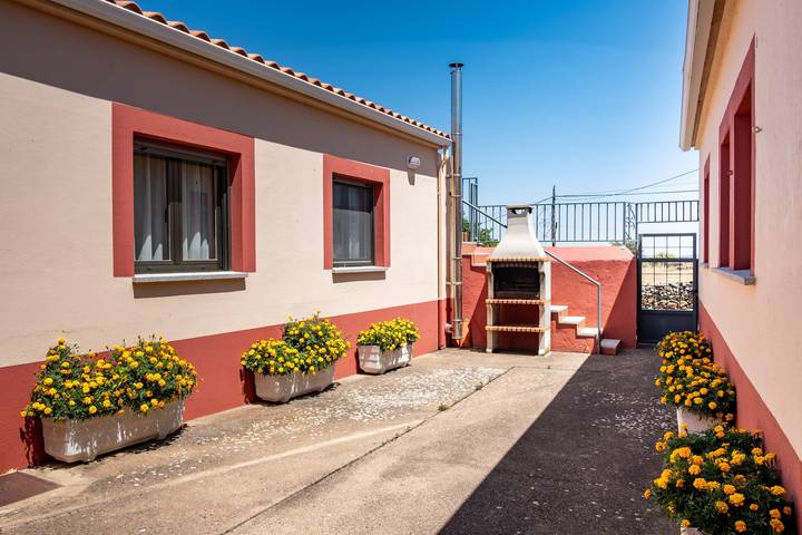 Ferienhaus 'El Carrero' mit Bergblick, Gemeinschaftsterrasse und Wlan in La Rinconada de la Sierra, Salamanca Provinz