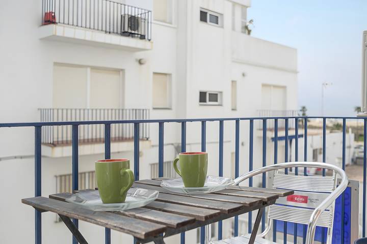 Appartamento intero, Appartamento Tomy - Solo famiglie, vista mare, balcone e Wi-Fi in Playa de los Bateles (Conil de la Frontera), Conil de la Frontera