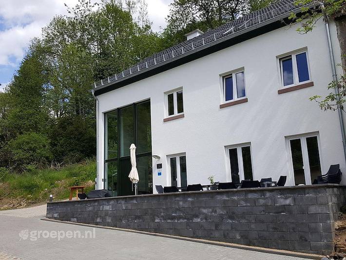 Luxus-Ferienhaus für 16 Personen, mit Balkon/Terrasse und Terrasse in der Eifel