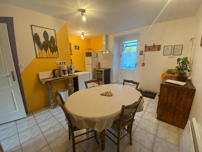 Gîte pour 3 personnes, avec jardin et vue à Pont-de-Poitte - 2